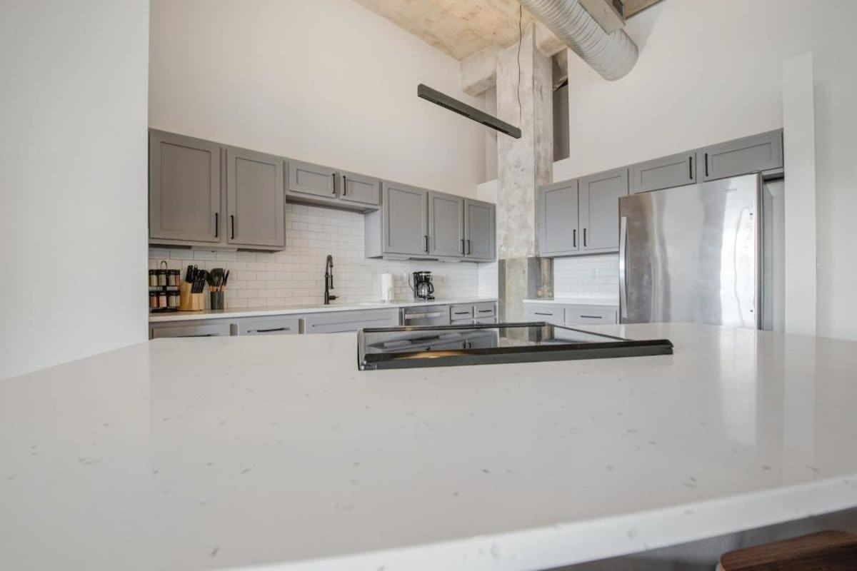2Br 2Ba Spacious Historic Loft With Gym By Envitae Kansas City Eksteriør billede